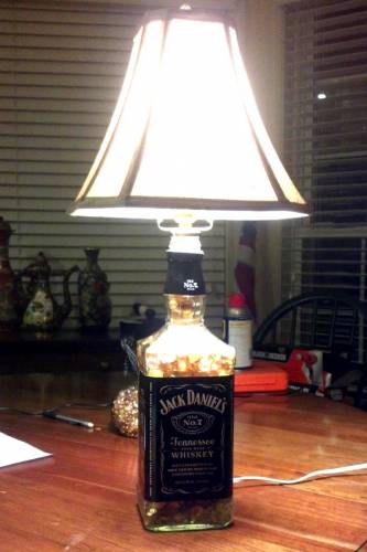 Оригинальная настольная лампа Jack Daniel’s: мастер-класс по дизайну